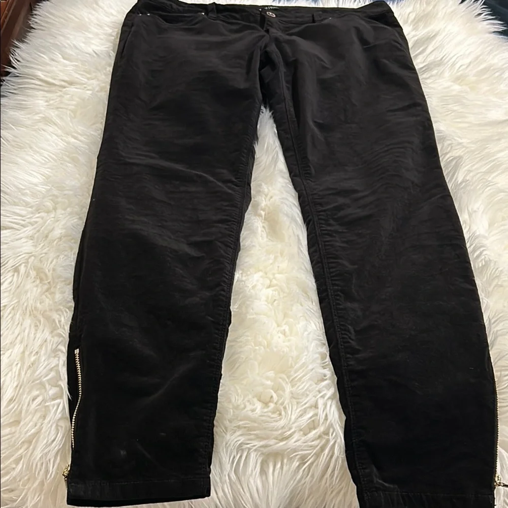NWOT WHBM Women’s Black Velvet Jeans with Zipper Detail at Ankle Size 10 Regular - Picture 6 of 9
